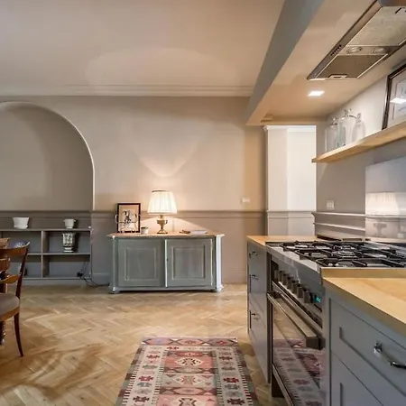 Luxury River View Apartment Florence